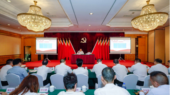 德扑之星集团任丁书记带头讲授“不忘初心、牢记使命”主题教育专题党课
