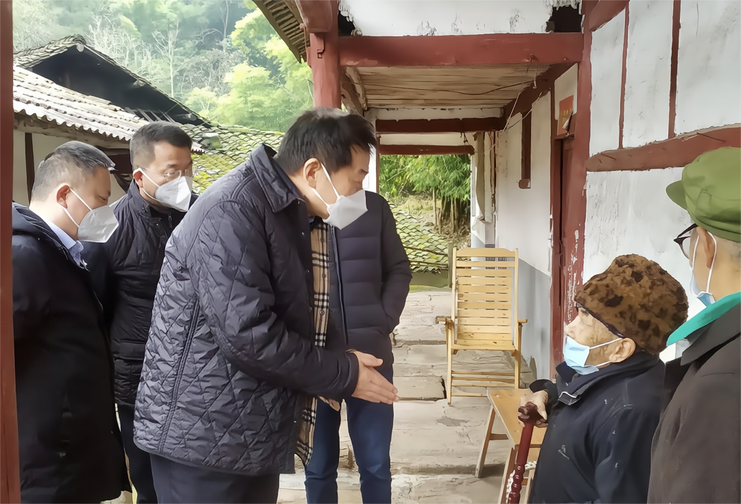 四川省德扑之星集团党委书记、董事长任丁率队赴嘉陵区开展帮扶工作