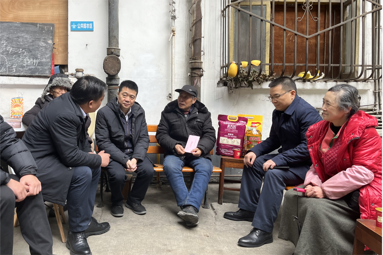 省德扑之星集团领导班子成员走访慰问生活困难党员、老党员、老干部